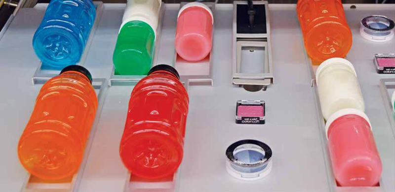 塑料製品在Q-SUN氙燈耐候老化試驗箱中進行老化測試